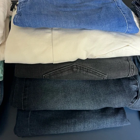Lot of 23 different pairs of Jeans.